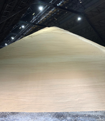 Image of a pile of unrefined sugar in a warehouse