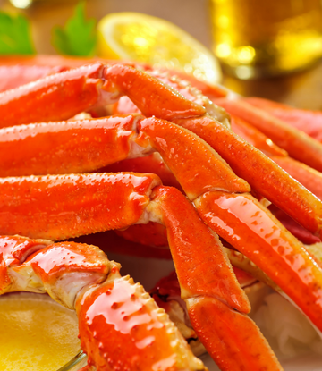 cooked crab legs with lemon 